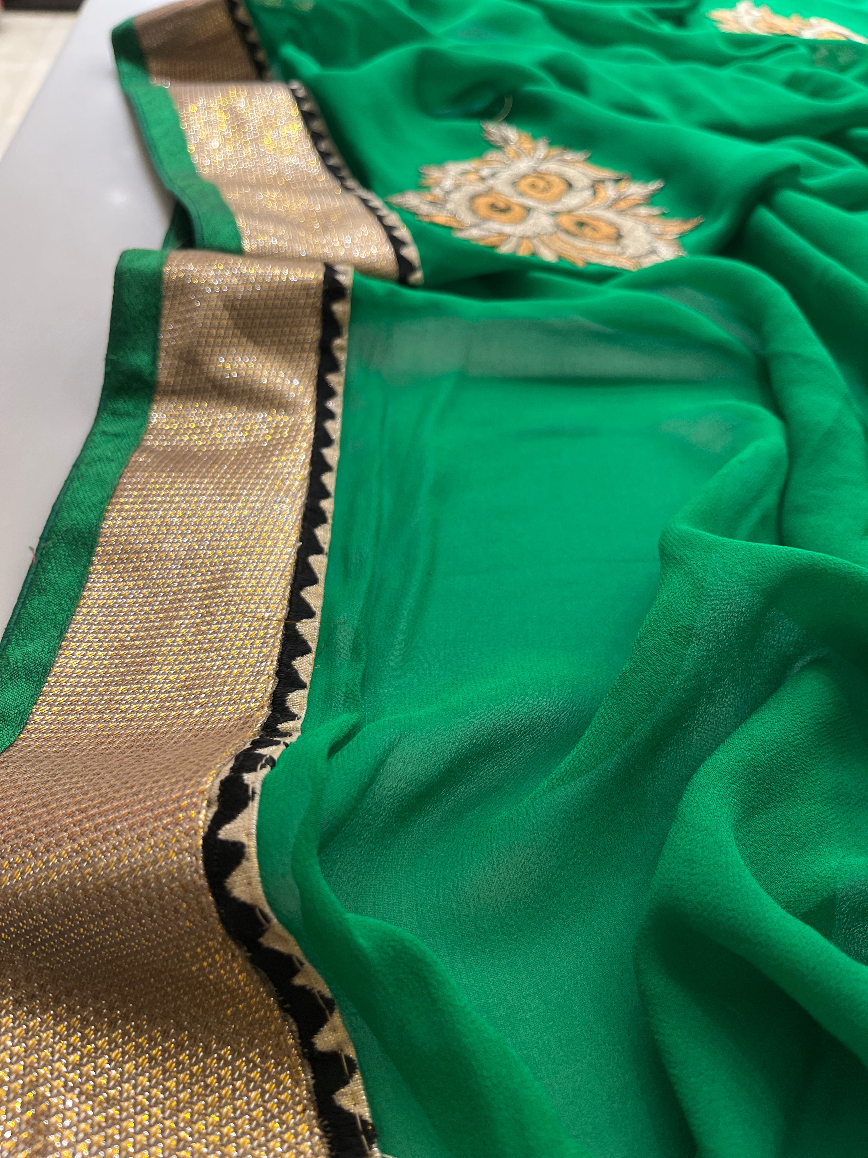 paan green zari saree