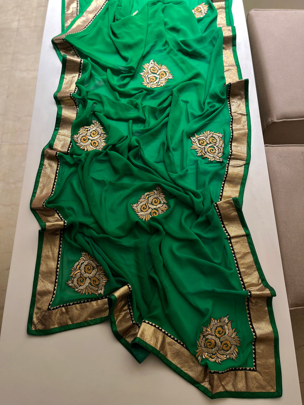 paan green zari saree