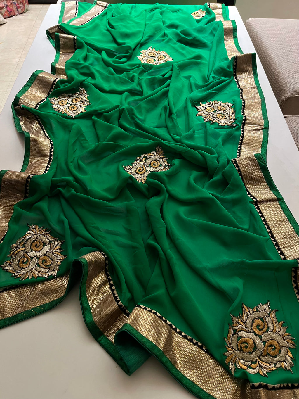 paan green zari saree