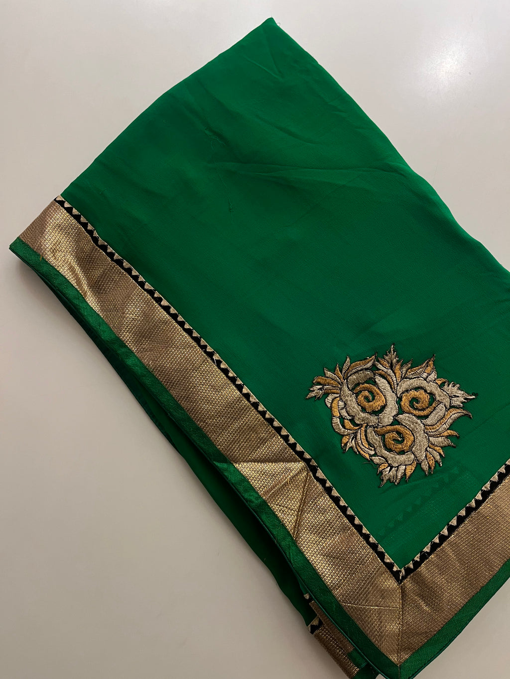 paan green zari saree