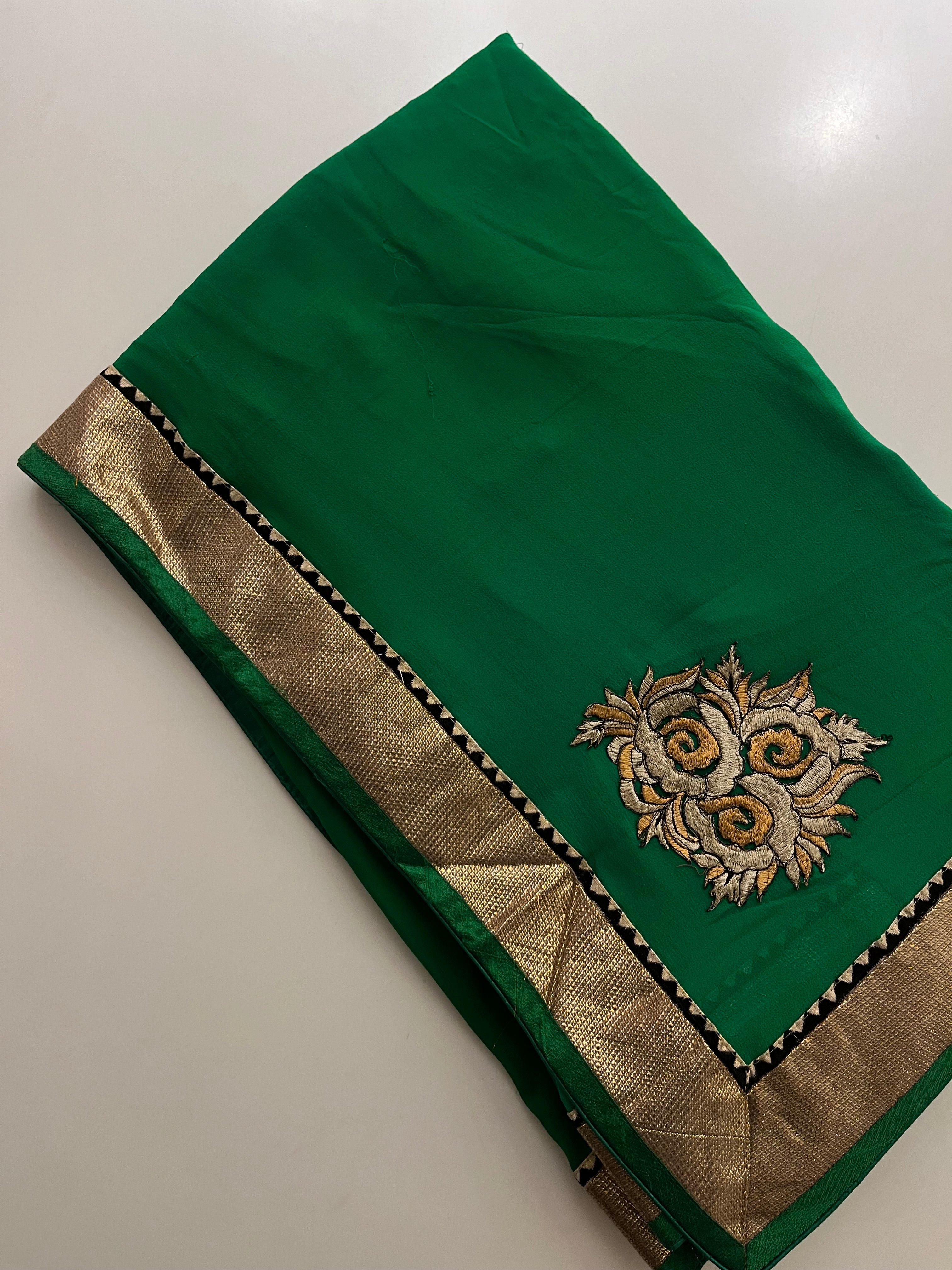 paan green zari saree
