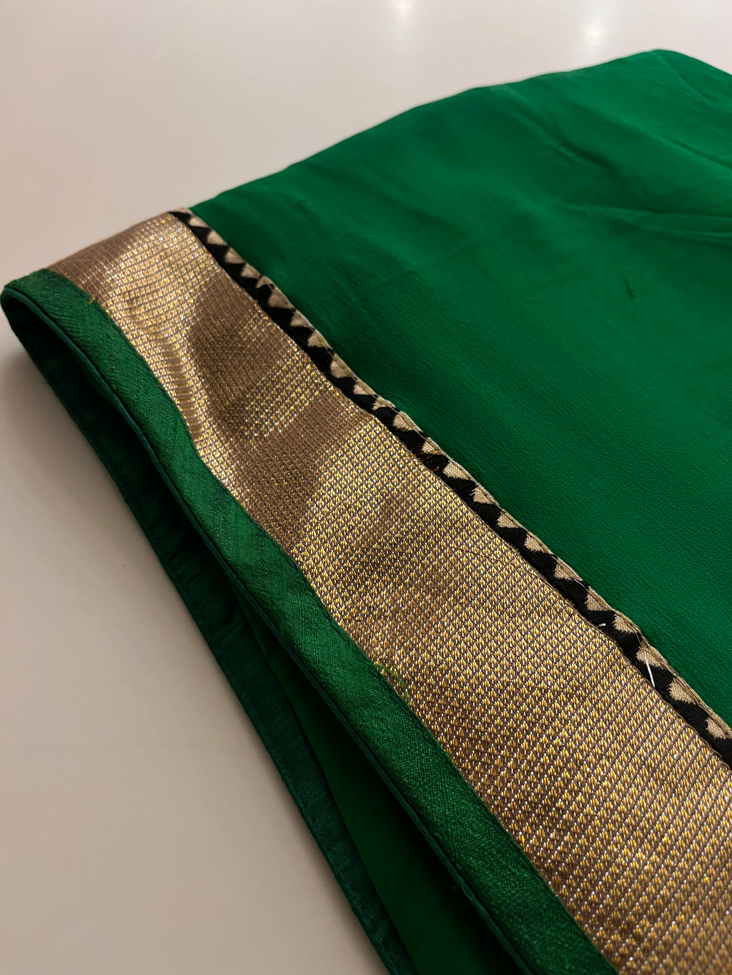 paan green zari saree