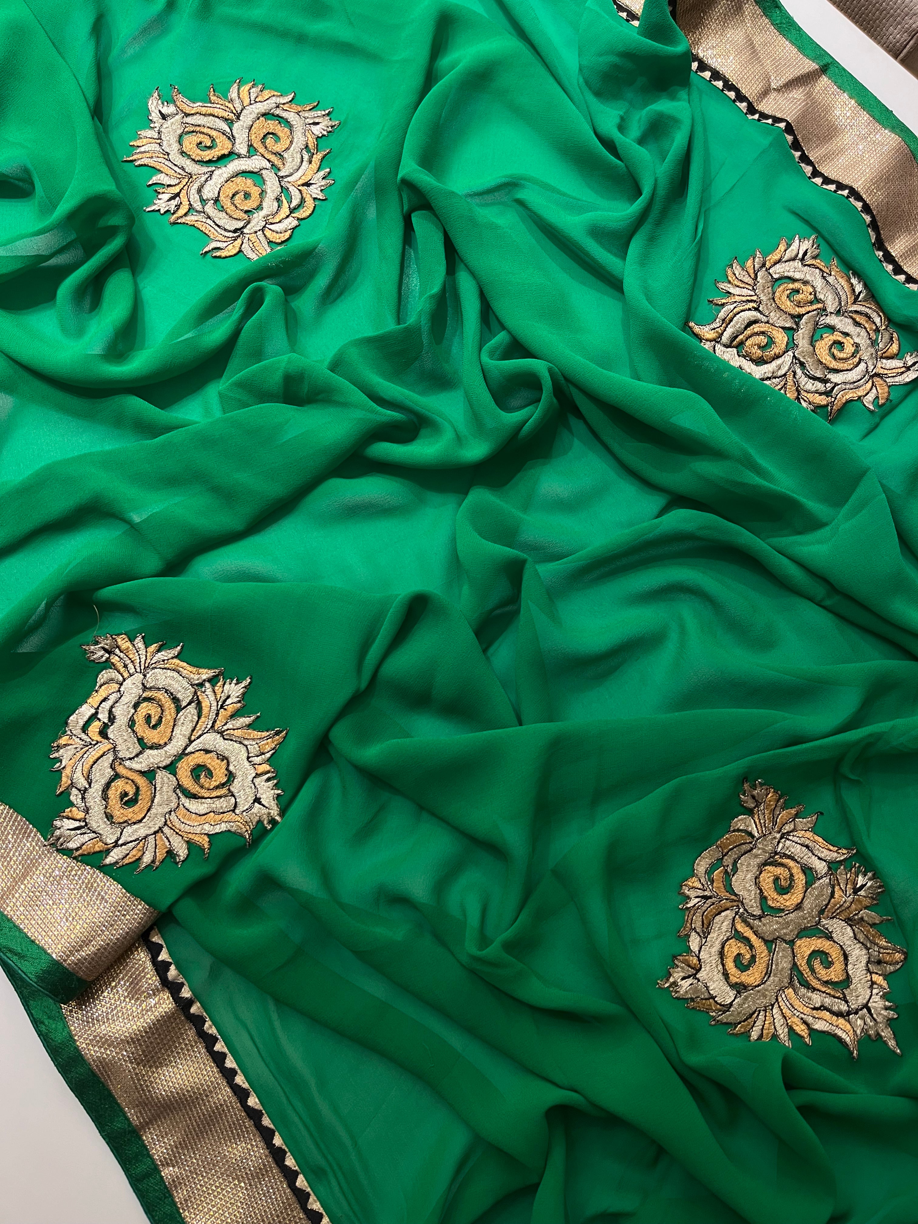 paan green zari saree