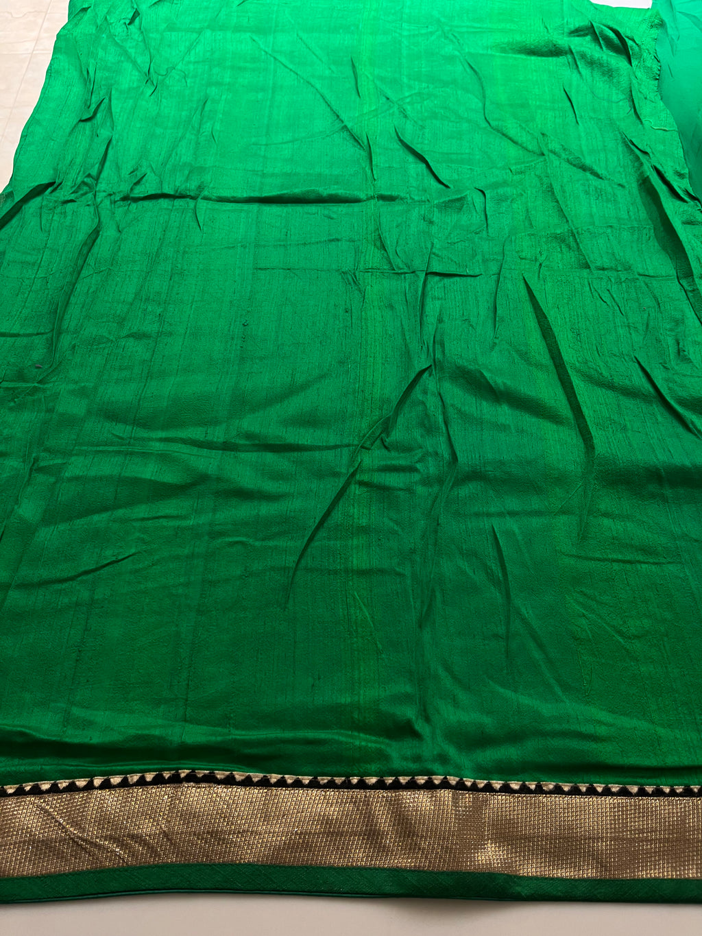 paan green zari saree