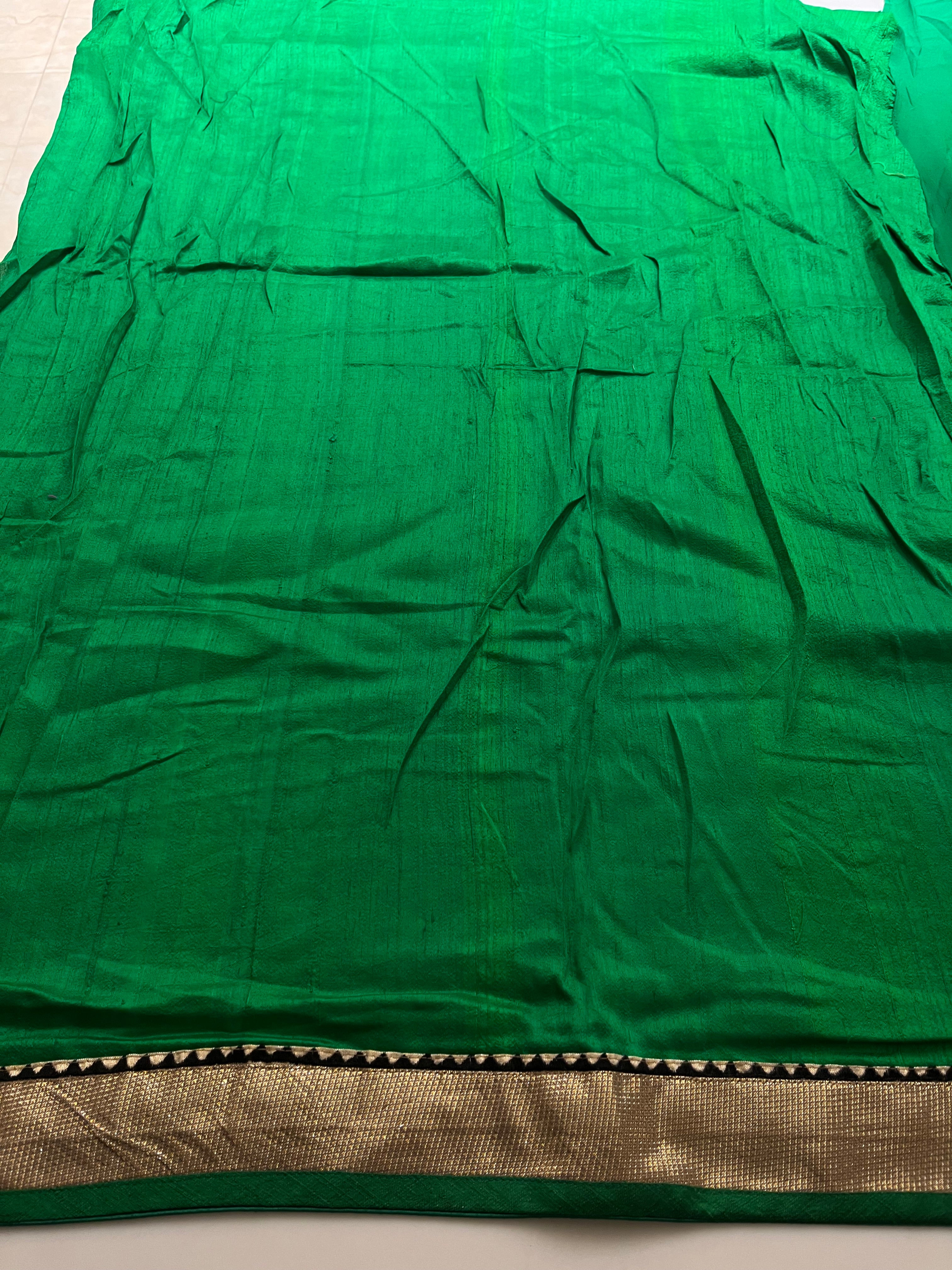 paan green zari saree