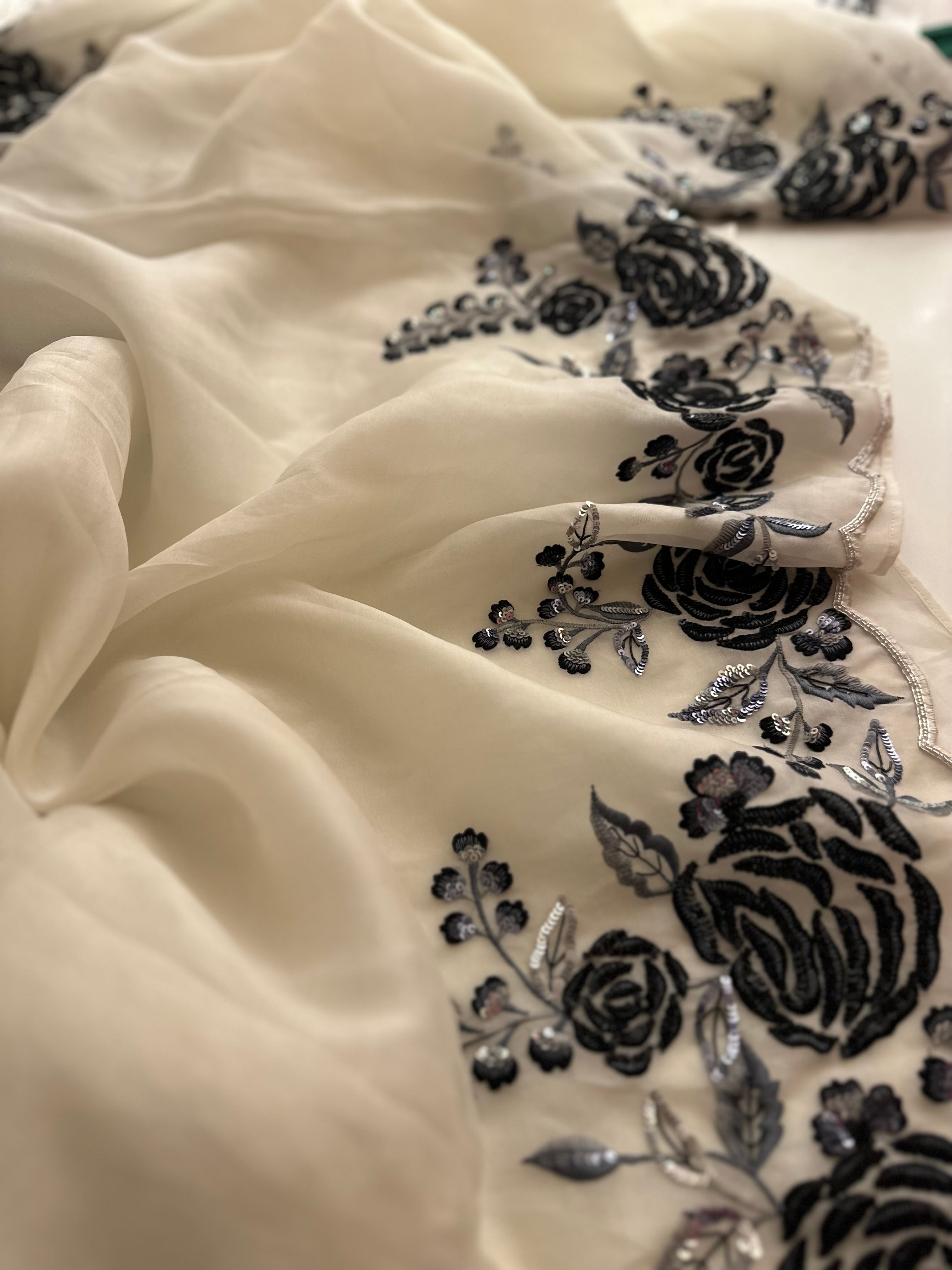 Luxe Black Rose 🥀
