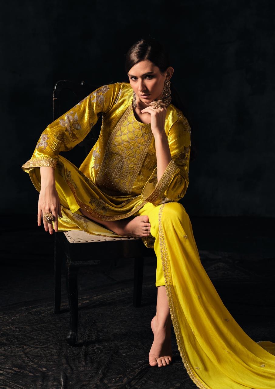 Makhmal stitched suit