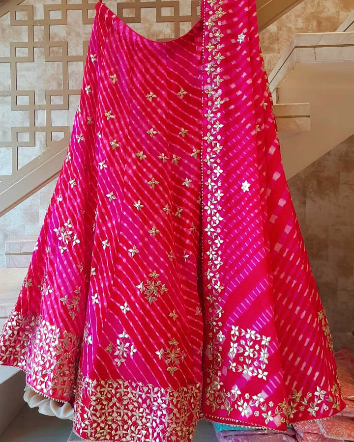 Lehriya mothra lehenga set