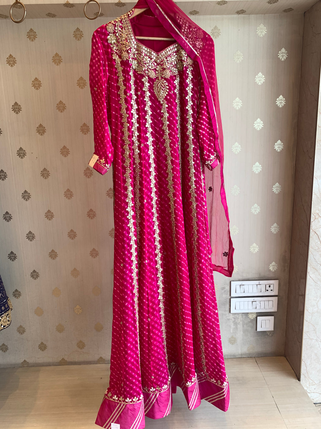 Lehriya mothra Rani suit