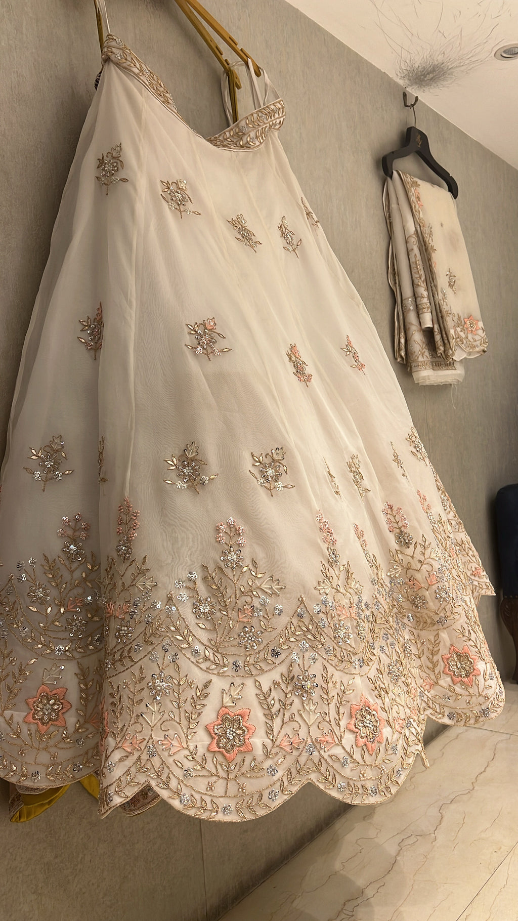 Ivory gotapatti Lehenga set