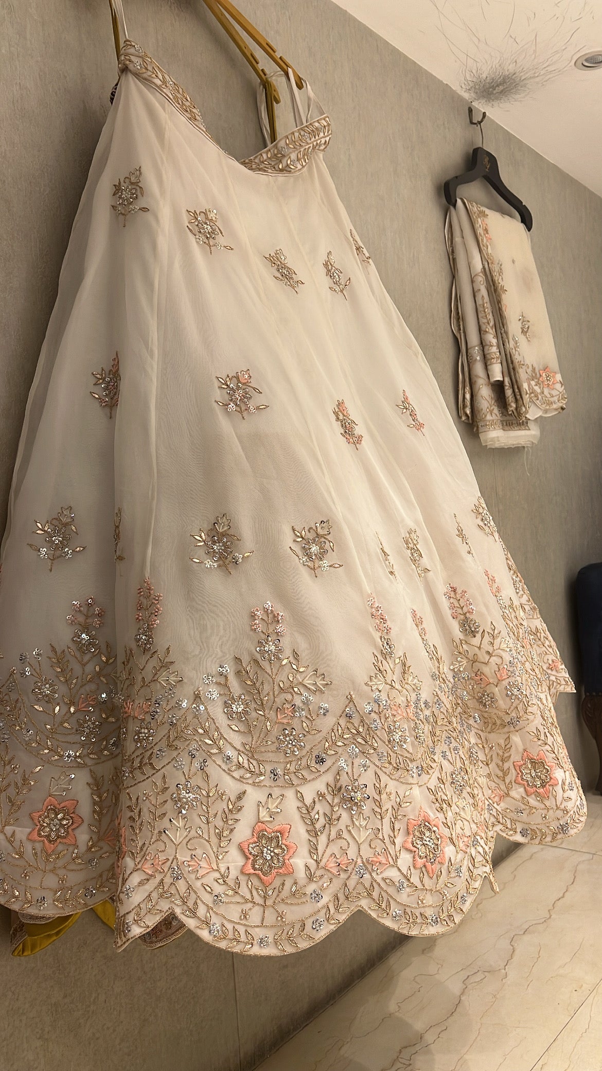 Ivory gotapatti Lehenga set