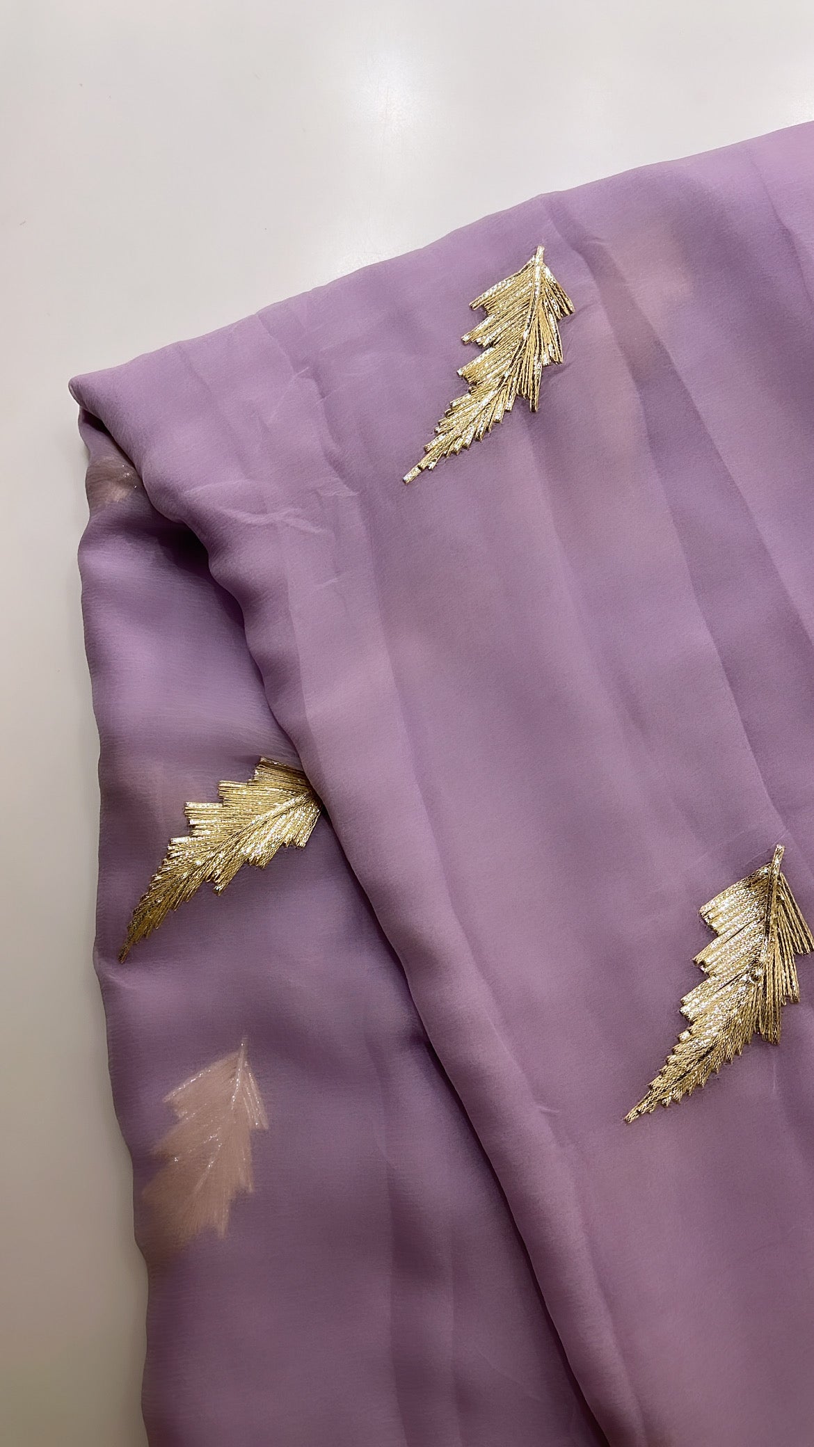 Lavender feather motif Chiffon saree