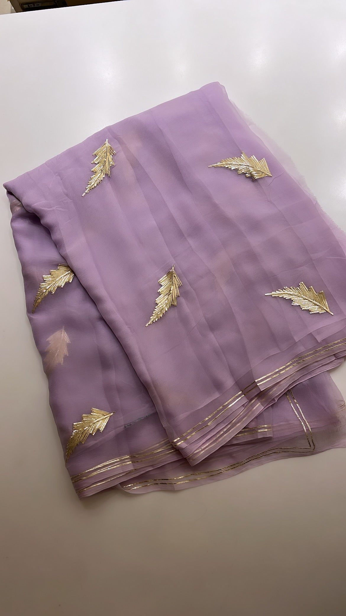 Lavender feather motif Chiffon saree